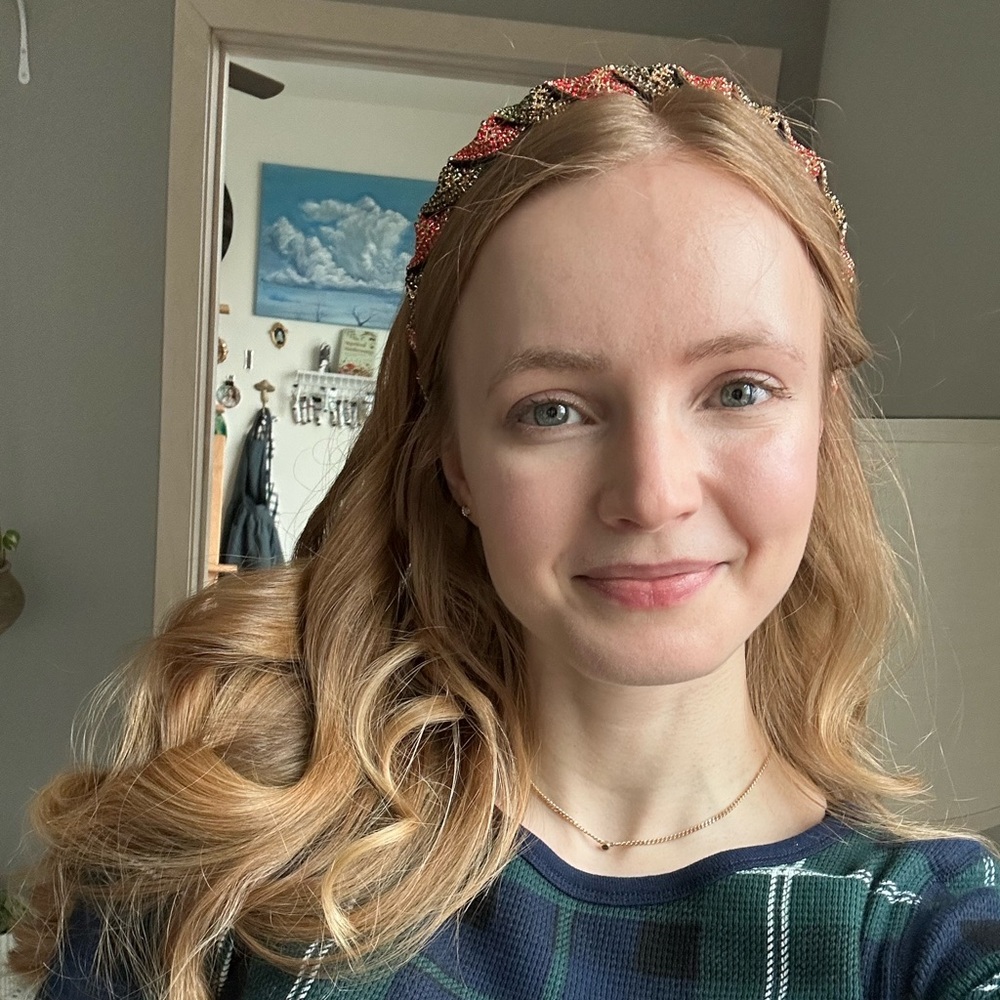 Meet your Posher, Holly